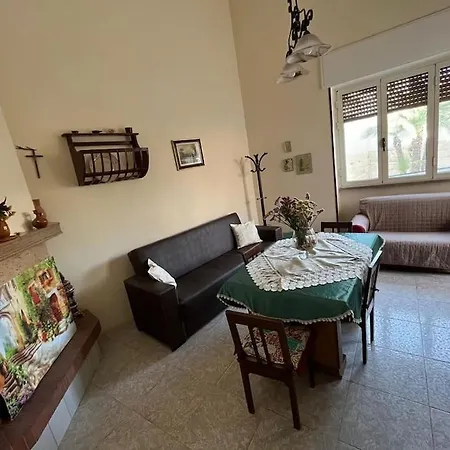 בית נופש Giardino La Grotta רופאנו